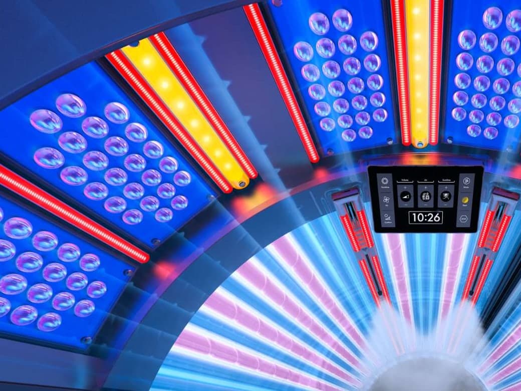 MegaSun Bugatti K9S – SunSphere-Pro-Lichttechnik im Detail: LED-Panel und Steuerdisplay